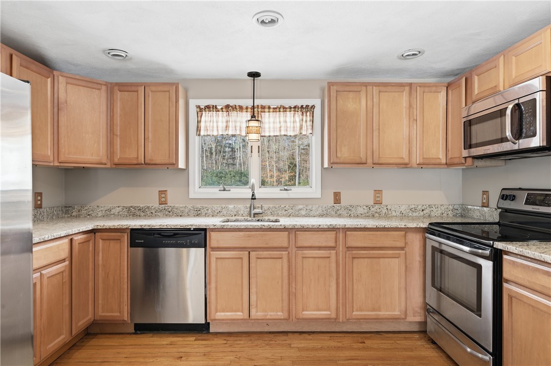 37 Anan Wade Road Glocester, RI 02857 - Photo 7 of 35