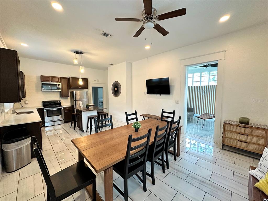 3105 West Spruce Street Tampa, FL 33607 - Photo 14 of 53 a view of a dining room with furniture