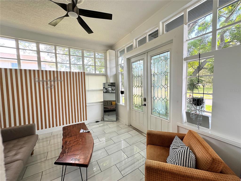 3105 West Spruce Street Tampa, FL 33607 - Photo 5 of 53 a living room with furniture and a window