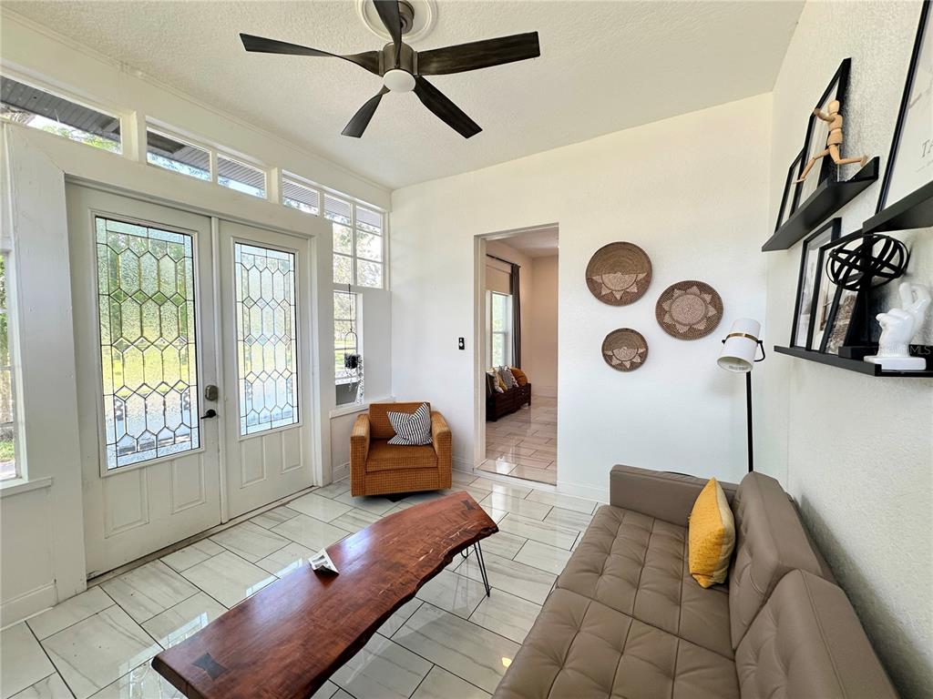 3105 West Spruce Street Tampa, FL 33607 - Photo 6 of 53 a living room with furniture and a window