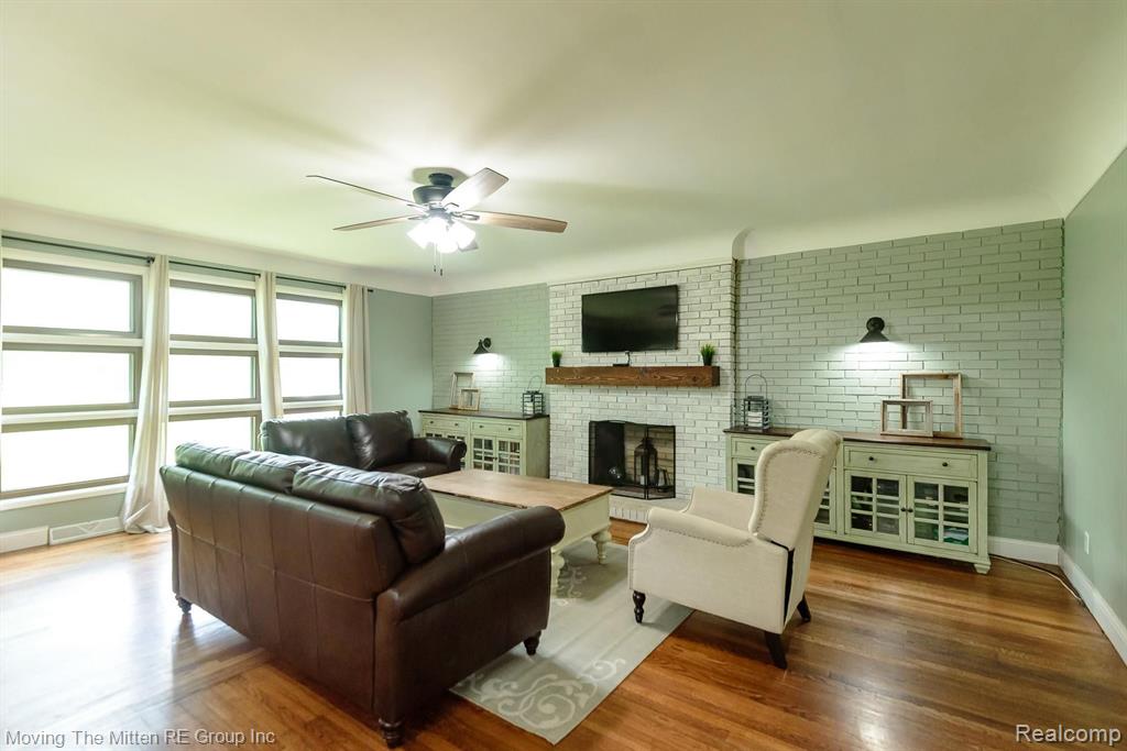 21983 Bell Road New Boston, MI 48164 - Photo 5 of 58