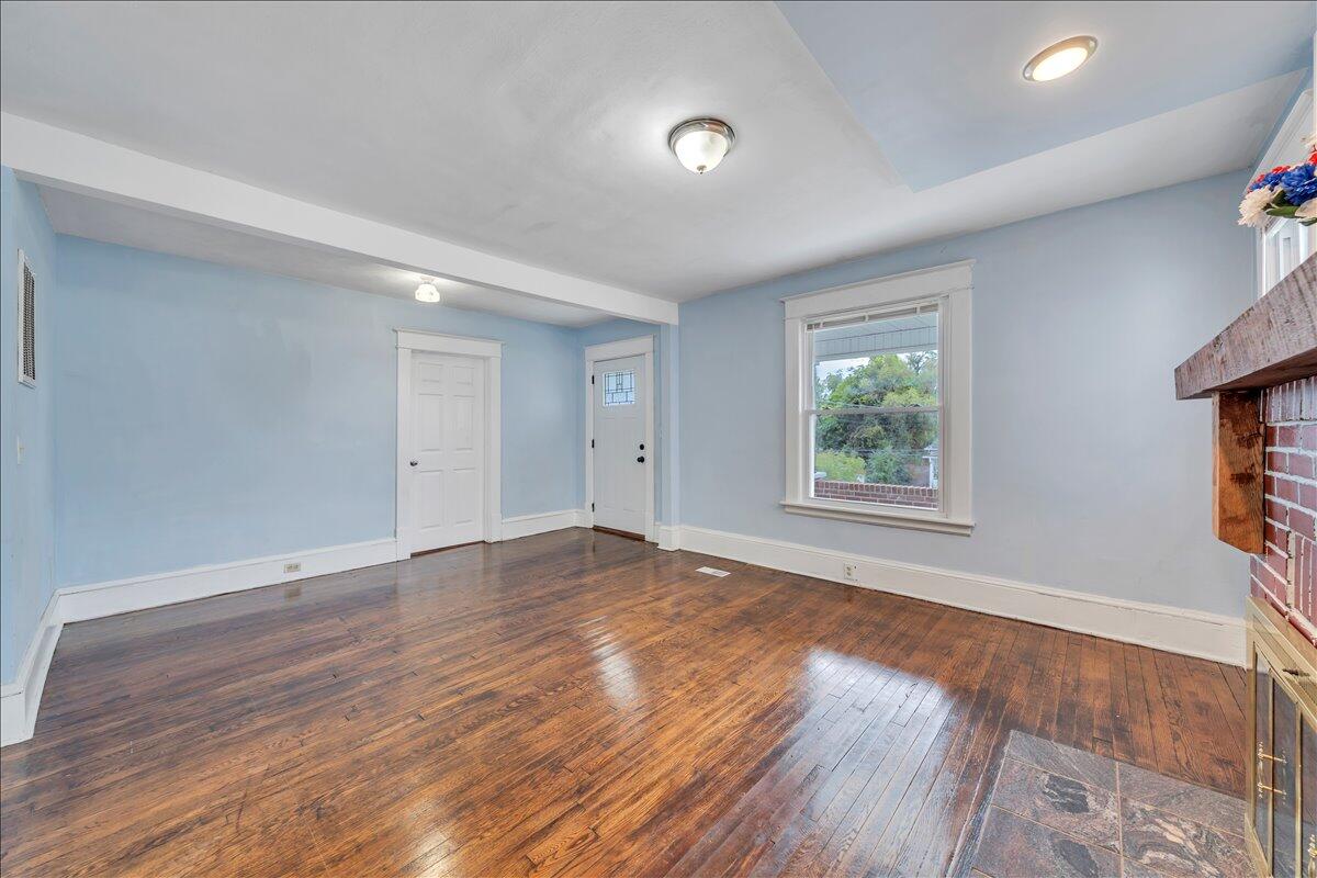 811 Rutherford Avenue Northwest Roanoke, VA 24016 - Photo 4 of 51 06-MIB08476