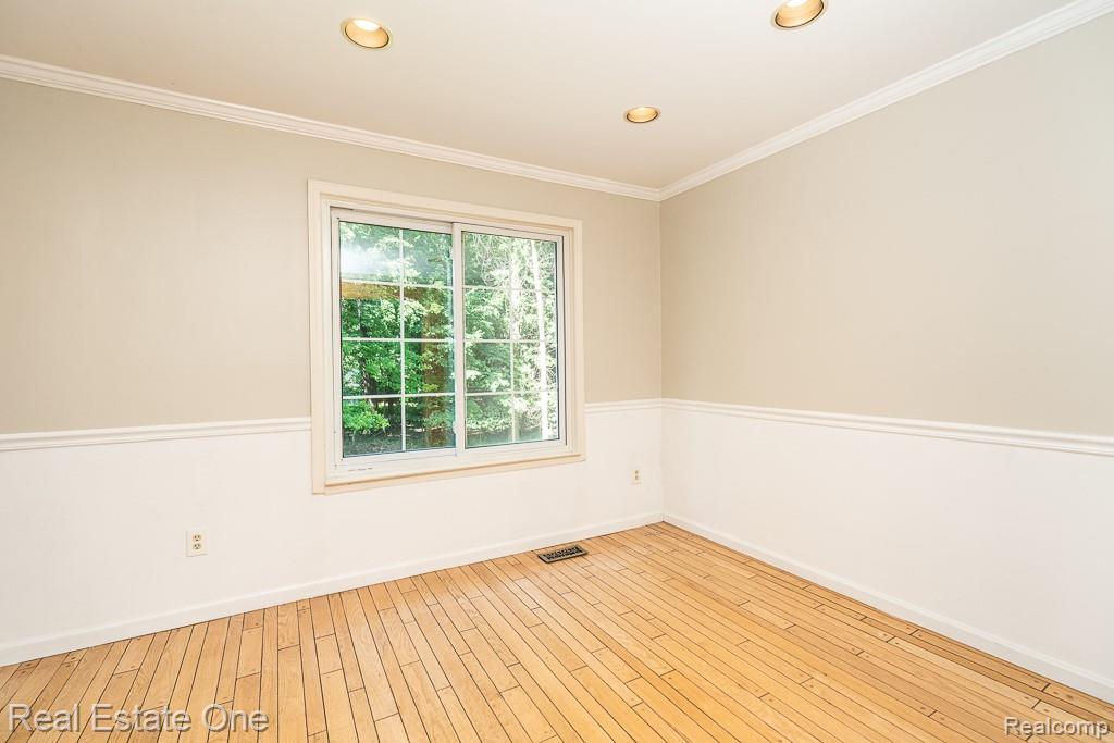1377 Barneswood Lane Rochester, MI 48306 - Photo 15 of 39 1377 Barneswood_MLS-015.jpg