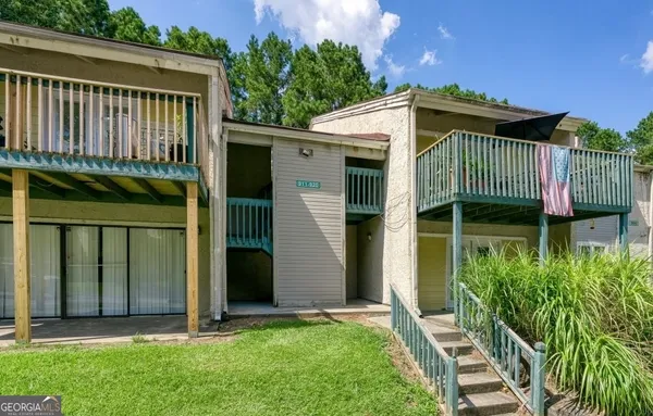 a view of a house with a yard and plants