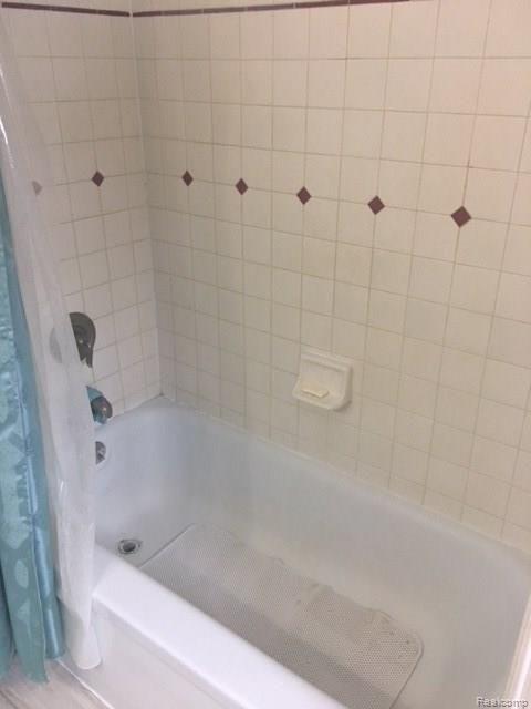 4340 Budd Road Waterford, MI 48329 - Photo 6 of 18 budd13.JPG