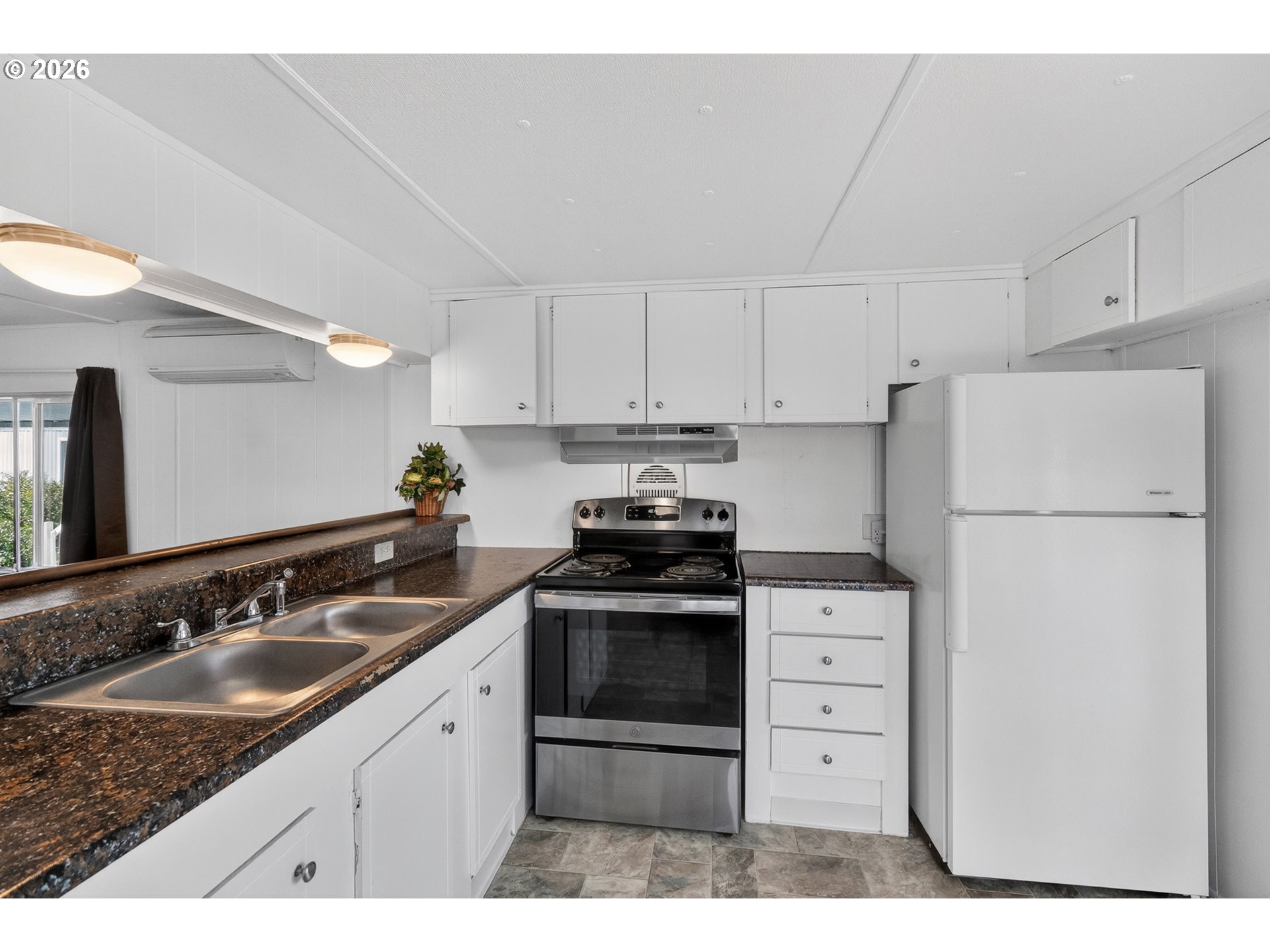 5335 Main Street, Unit 34 Springfield, OR 97478 - Photo 2 of 27 Kitchen