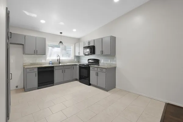 $2,000 | 21 Gambrel Oak Place, The Woodlands, TX 77380