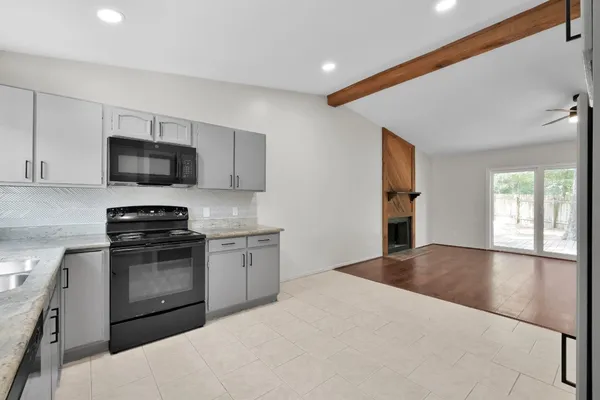 $2,000 | 21 Gambrel Oak Place, The Woodlands, TX 77380