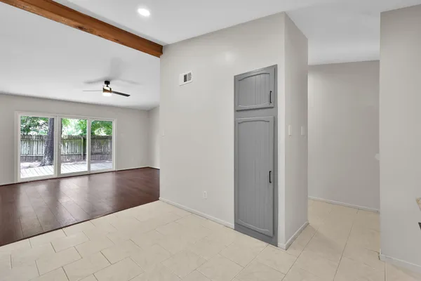 $2,000 | 21 Gambrel Oak Place, The Woodlands, TX 77380