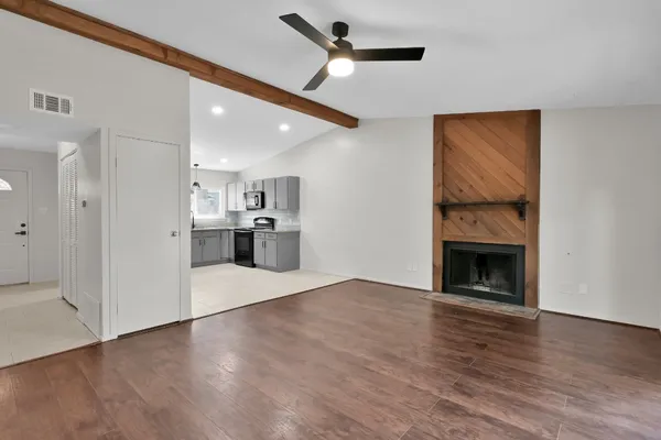 $2,000 | 21 Gambrel Oak Place, The Woodlands, TX 77380