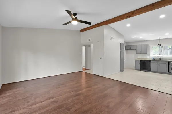 $2,000 | 21 Gambrel Oak Place, The Woodlands, TX 77380