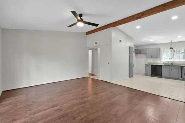 $2,000 | 21 Gambrel Oak Place, The Woodlands, TX 77380