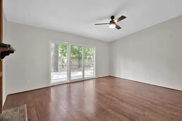 $2,000 | 21 Gambrel Oak Place, The Woodlands, TX 77380