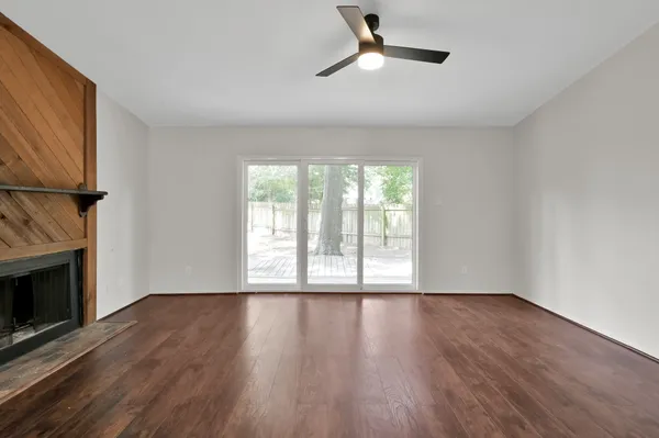 $2,000 | 21 Gambrel Oak Place, The Woodlands, TX 77380