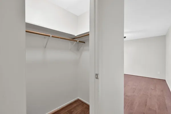 $2,000 | 21 Gambrel Oak Place, The Woodlands, TX 77380