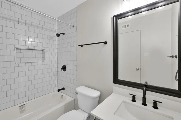 $2,000 | 21 Gambrel Oak Place, The Woodlands, TX 77380