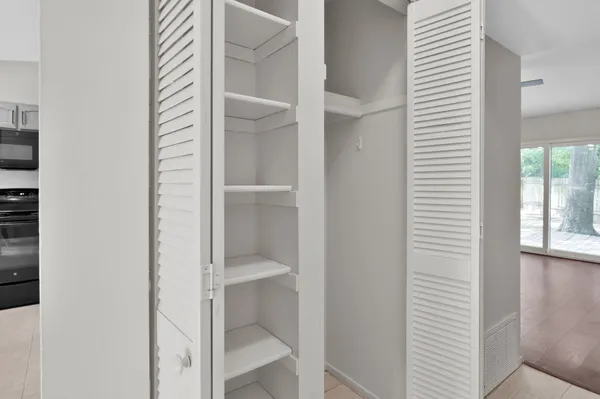 $2,000 | 21 Gambrel Oak Place, The Woodlands, TX 77380