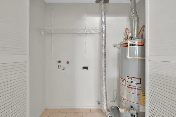 $2,000 | 21 Gambrel Oak Place, The Woodlands, TX 77380