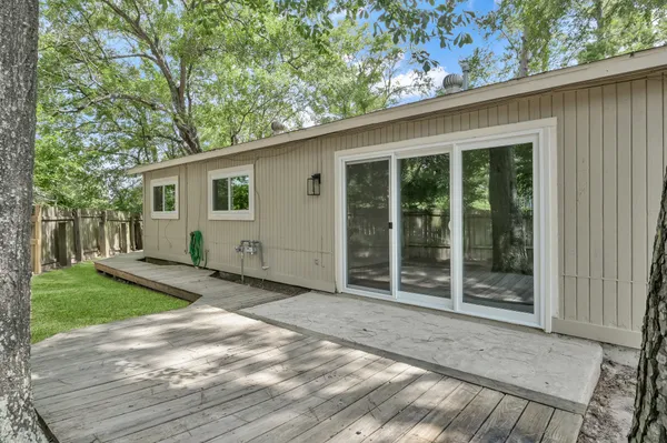 $2,000 | 21 Gambrel Oak Place, The Woodlands, TX 77380