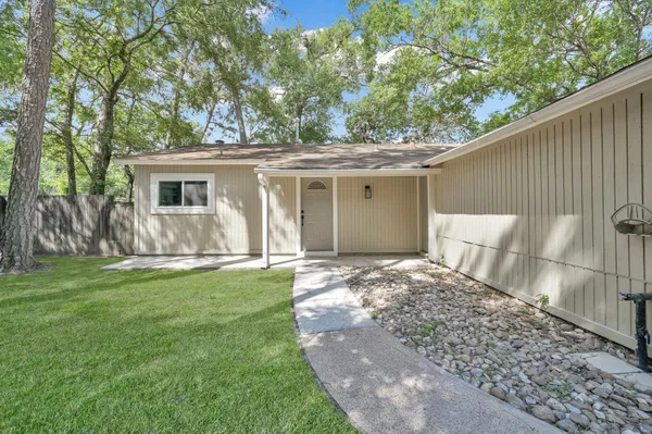 $2,000 | 21 Gambrel Oak Place, The Woodlands, TX 77380