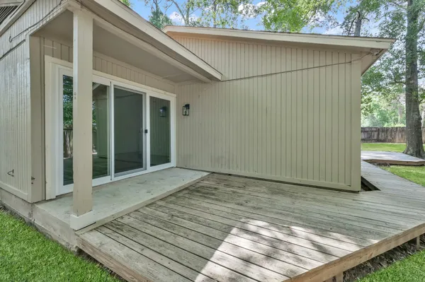 $2,000 | 21 Gambrel Oak Place, The Woodlands, TX 77380