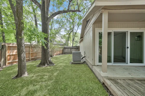 $2,000 | 21 Gambrel Oak Place, The Woodlands, TX 77380