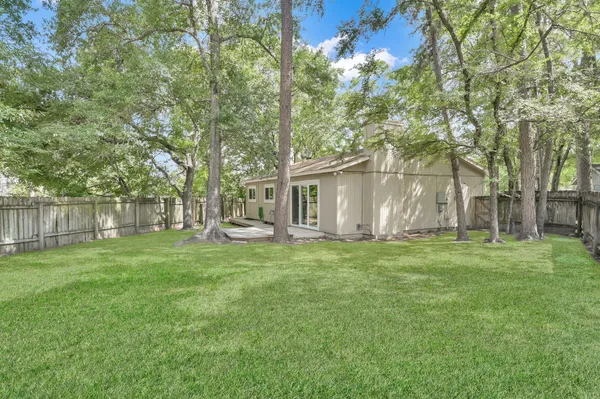 $2,000 | 21 Gambrel Oak Place, The Woodlands, TX 77380