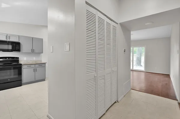 $2,000 | 21 Gambrel Oak Place, The Woodlands, TX 77380