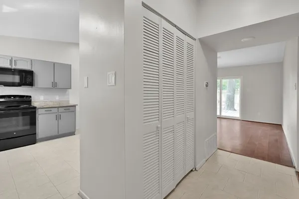 $2,000 | 21 Gambrel Oak Place, The Woodlands, TX 77380