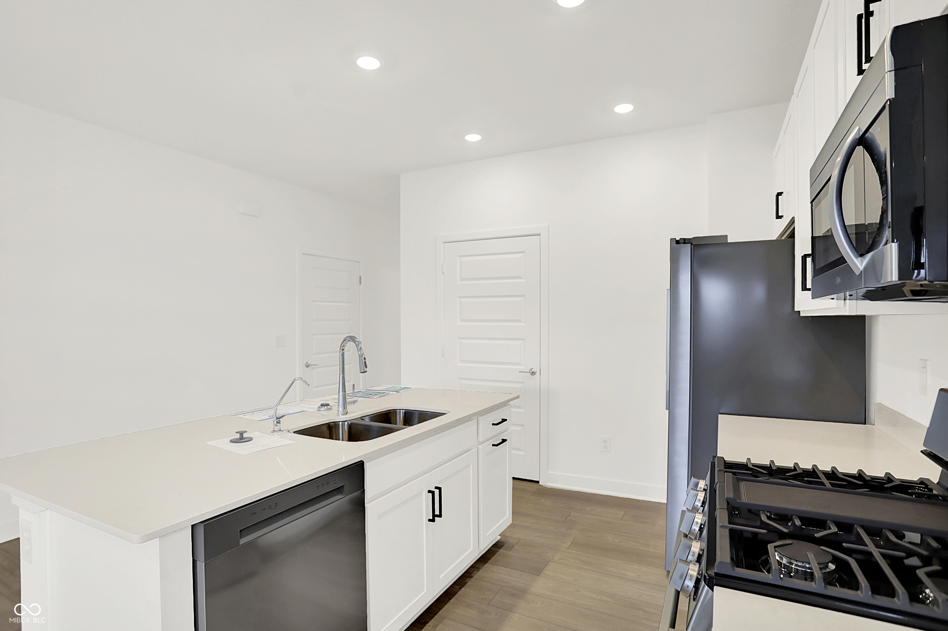 5270 Nettleton Way Avon, IN 46123 - Photo 11 of 34