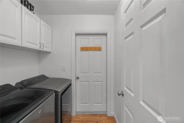 a view of a kitchen area