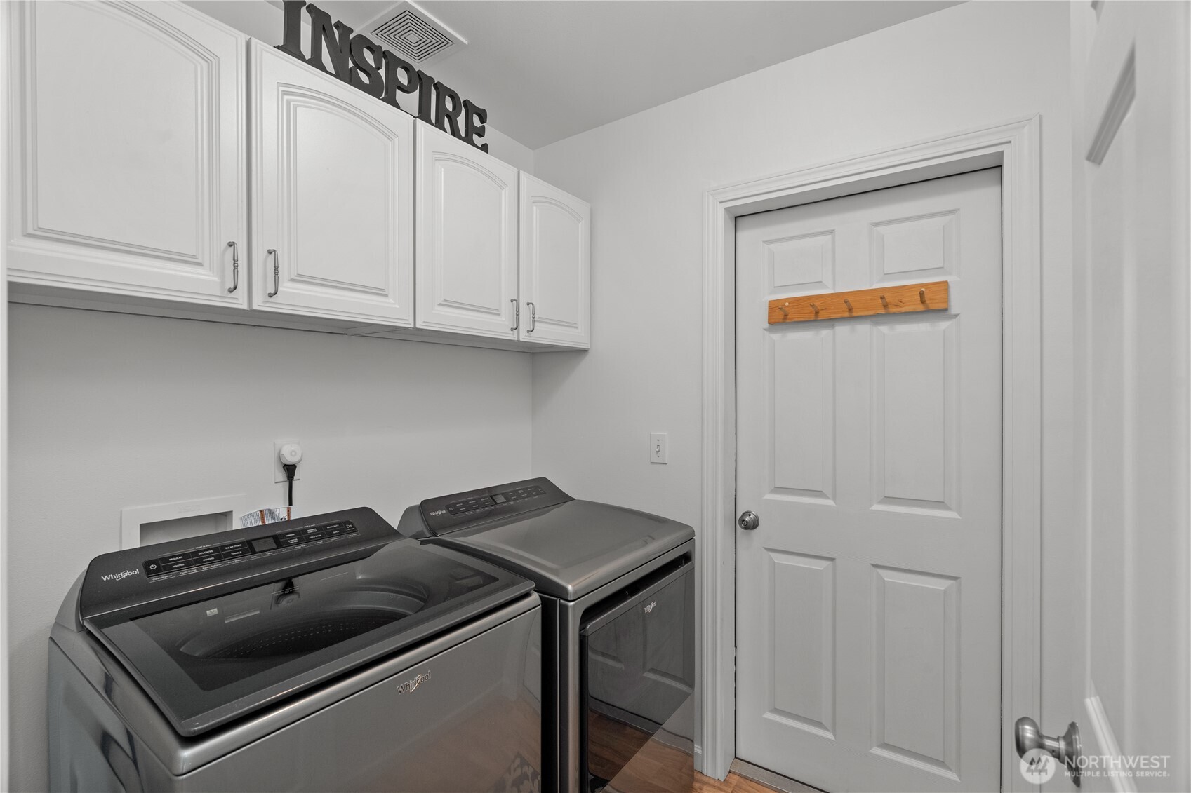 405 Andrews Avenue Cosmopolis, WA 98537 - Photo 20 of 34 a kitchen with granite countertop white cabinets and a stove