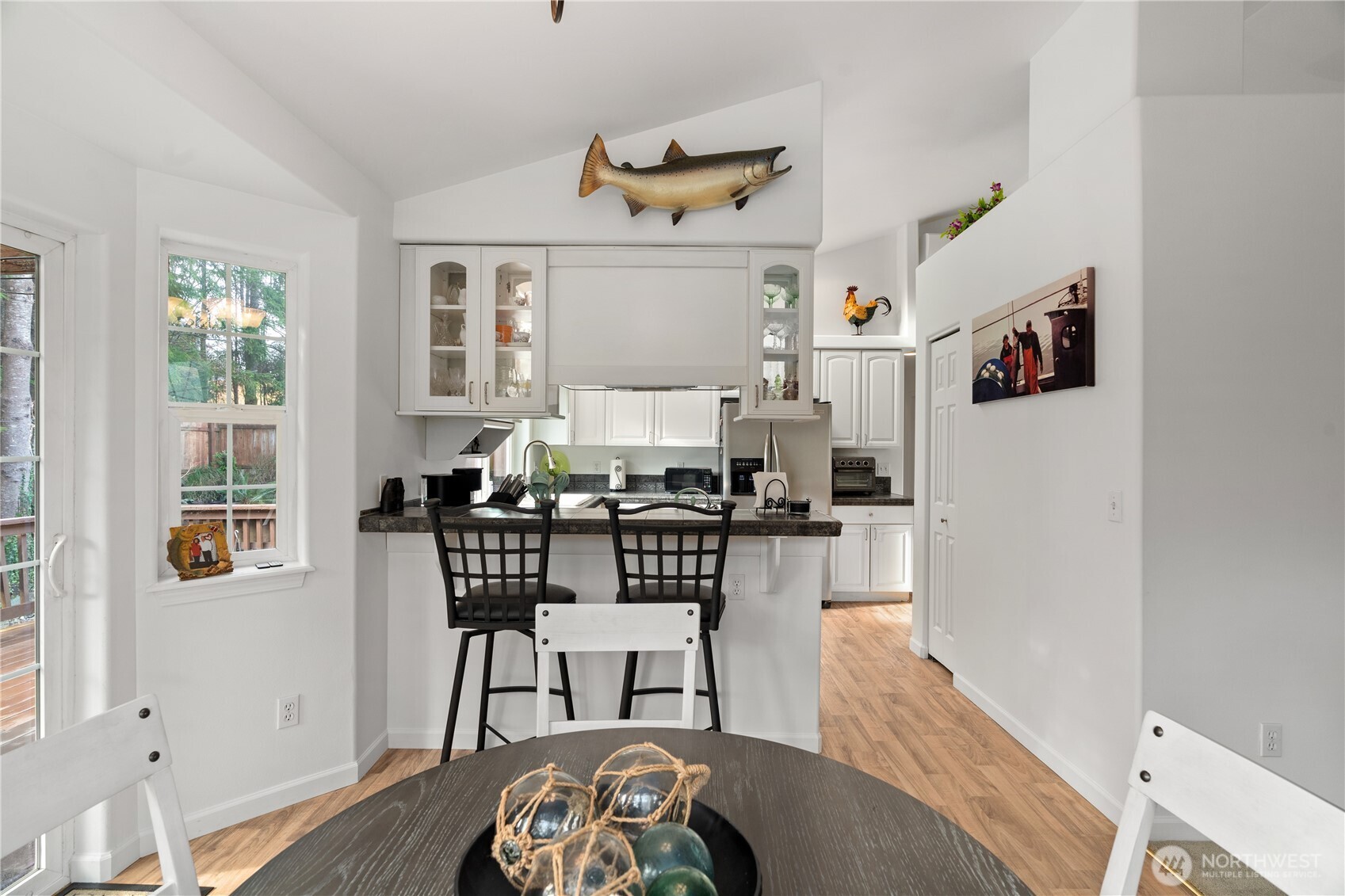 405 Andrews Avenue Cosmopolis, WA 98537 - Photo 7 of 34 a living room with furniture and a table