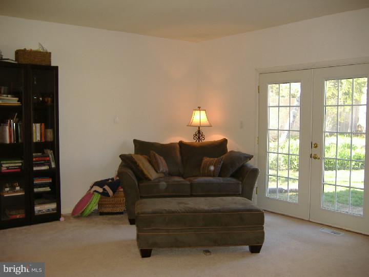 906 Senator Road Norristown, PA 19403 - Photo 14 of 20 Family Room