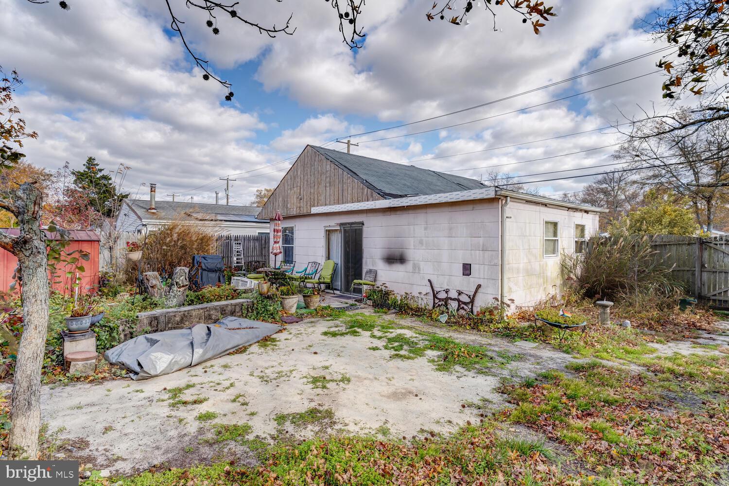 886 Radio Road Little Egg Harbor, NJ 08087 - Photo 4 of 22 a front view of a house with garden