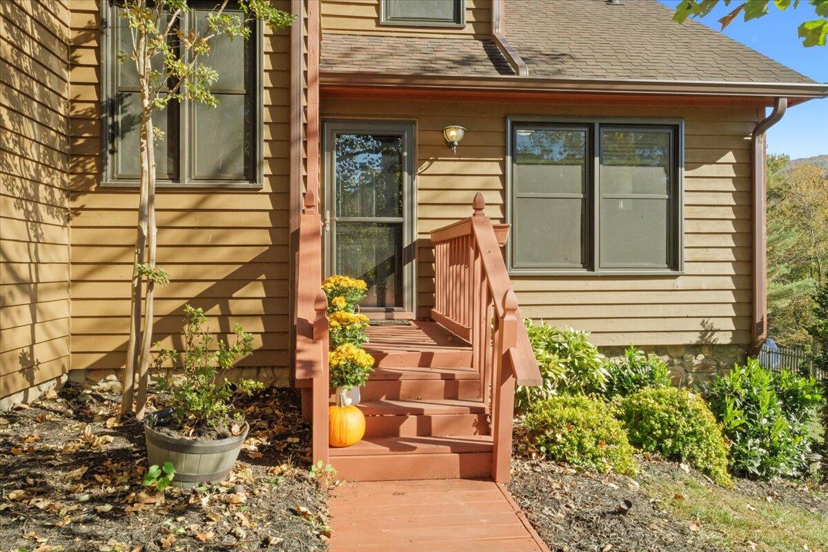 7877 Cedar Edge Road Roanoke, VA 24018 - Photo 4 of 43 7877 Cedar Edge Rd