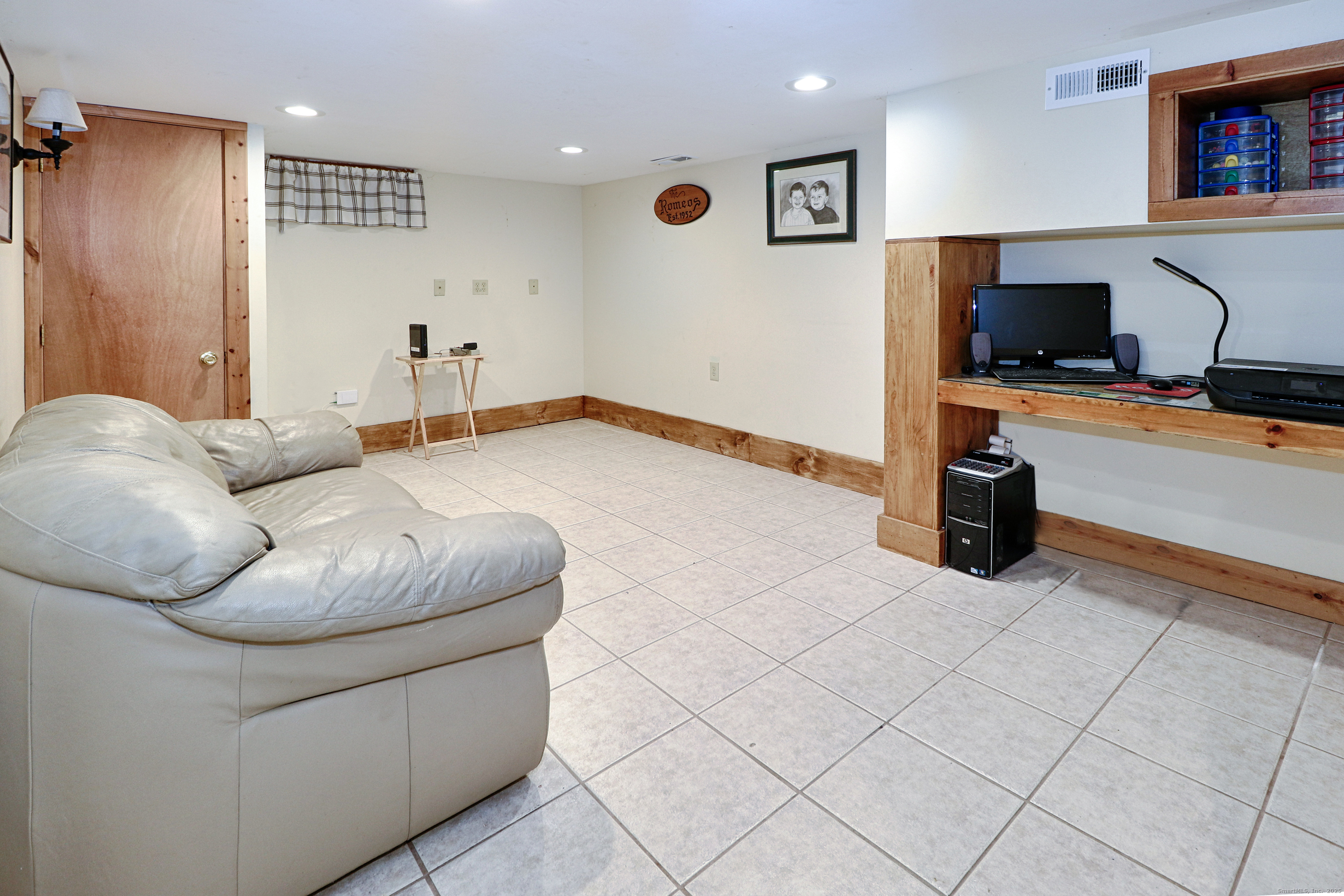 28 Stillson Place Fairfield, CT 06824 - Photo 20 of 28 a living room with furniture and a flat screen tv