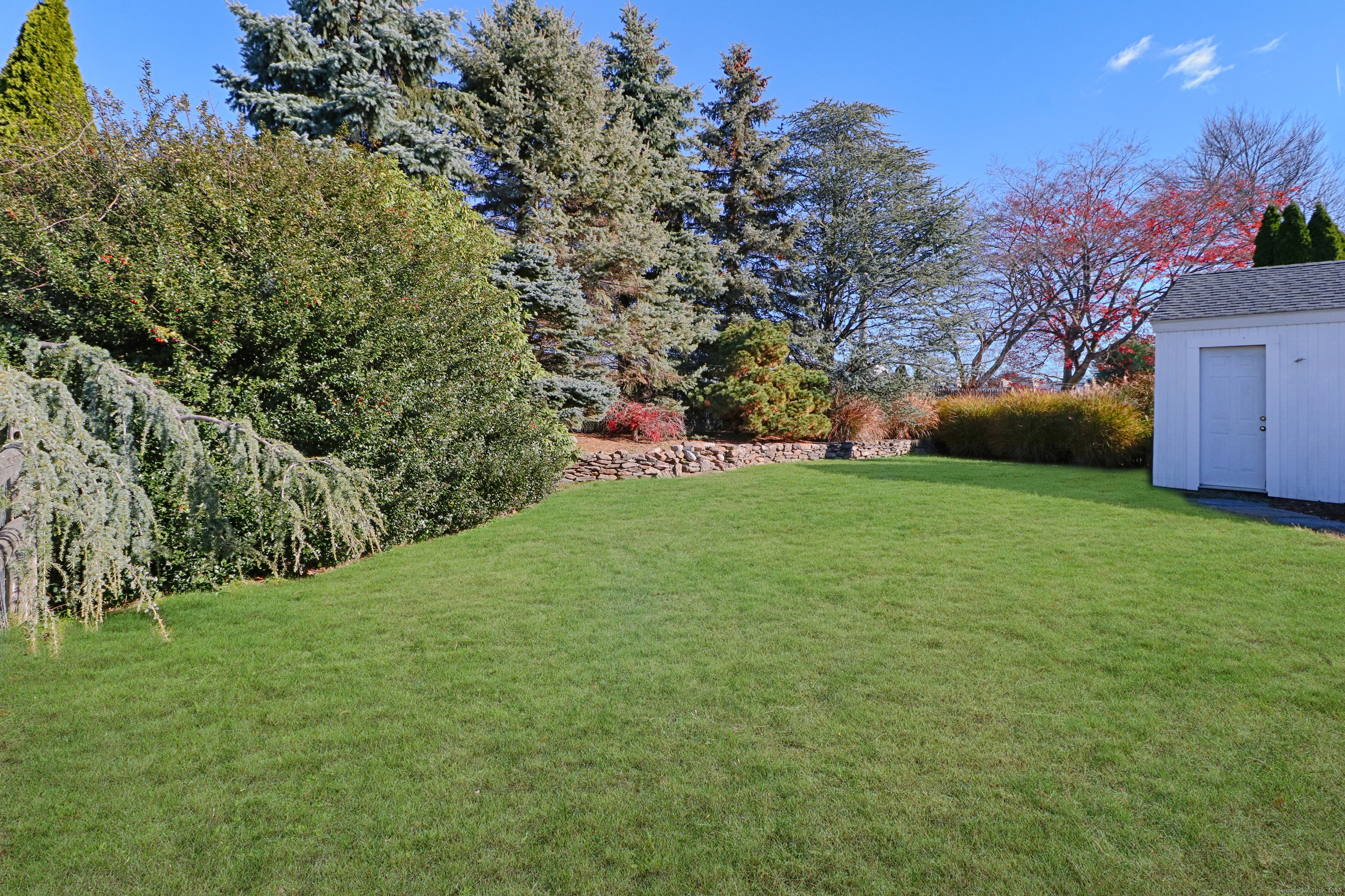 28 Stillson Place Fairfield, CT 06824 - Photo 28 of 28 a view of a field with grass and trees