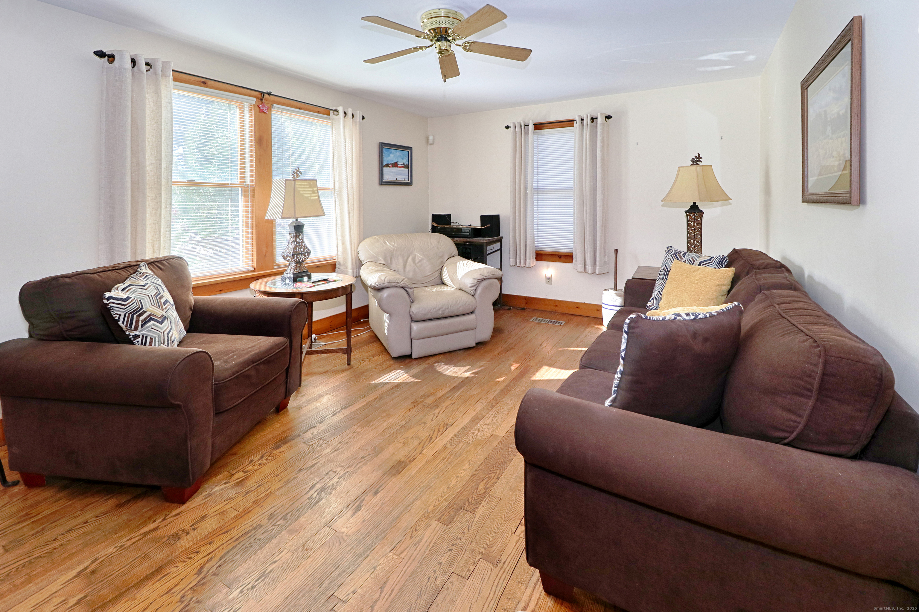 28 Stillson Place Fairfield, CT 06824 - Photo 5 of 28 a living room with furniture and a window
