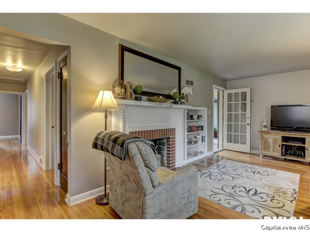 2048 South Walnut Street Springfield, IL 62704 - Photo 11 of 35