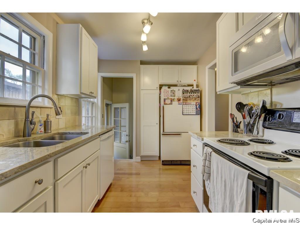 2048 South Walnut Street Springfield, IL 62704 - Photo 12 of 35