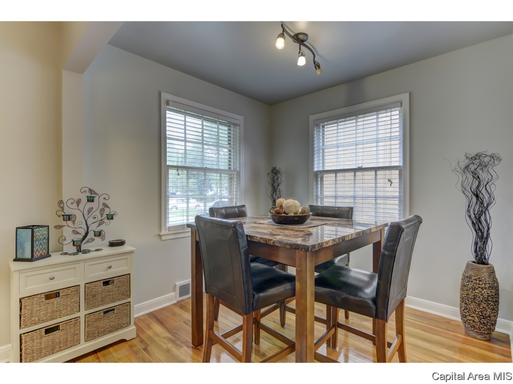 2048 South Walnut Street Springfield, IL 62704 - Photo 16 of 35