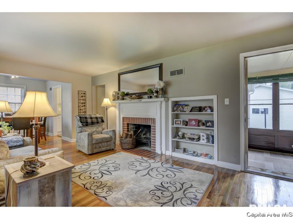 2048 South Walnut Street Springfield, IL 62704 - Photo 2 of 35