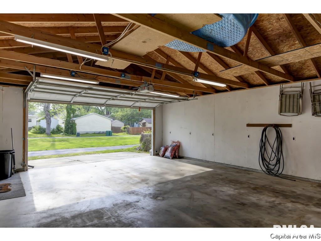 2048 South Walnut Street Springfield, IL 62704 - Photo 25 of 35