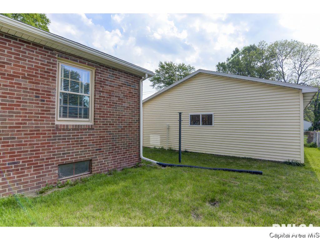 2048 South Walnut Street Springfield, IL 62704 - Photo 27 of 35