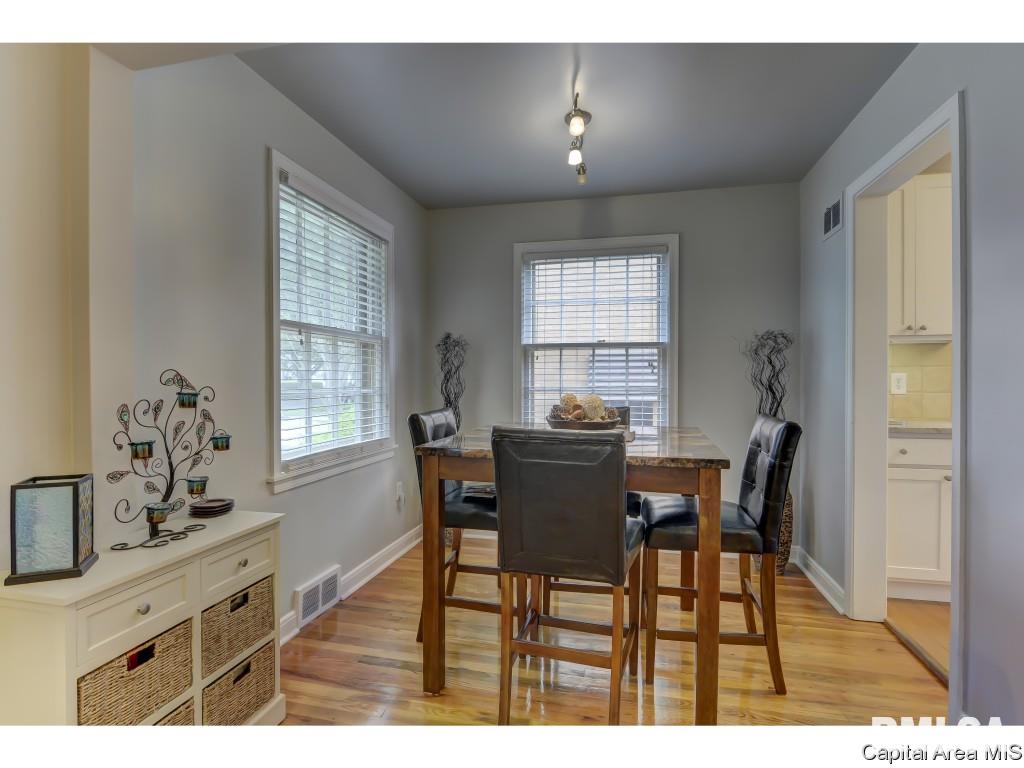 2048 South Walnut Street Springfield, IL 62704 - Photo 5 of 35