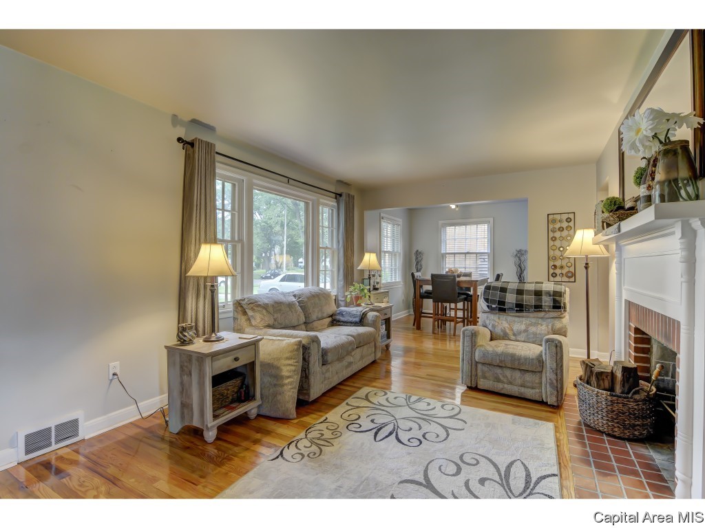 2048 South Walnut Street Springfield, IL 62704 - Photo 7 of 35