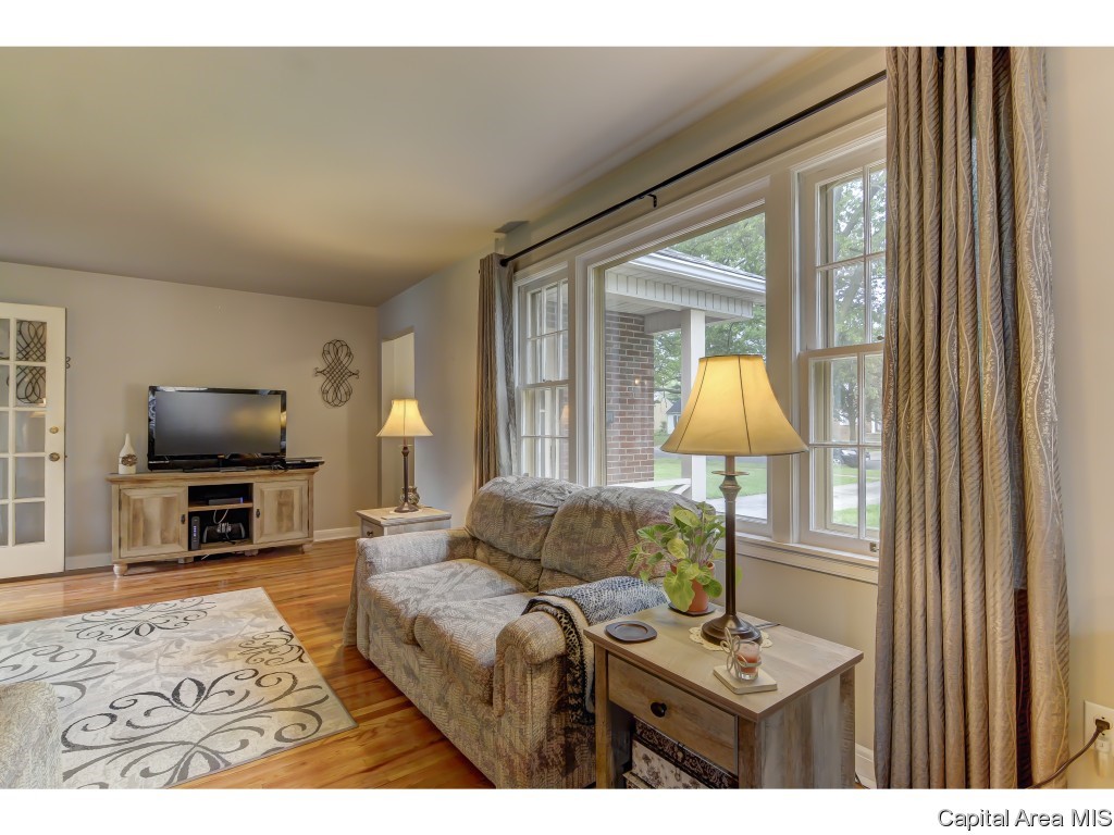 2048 South Walnut Street Springfield, IL 62704 - Photo 10 of 35