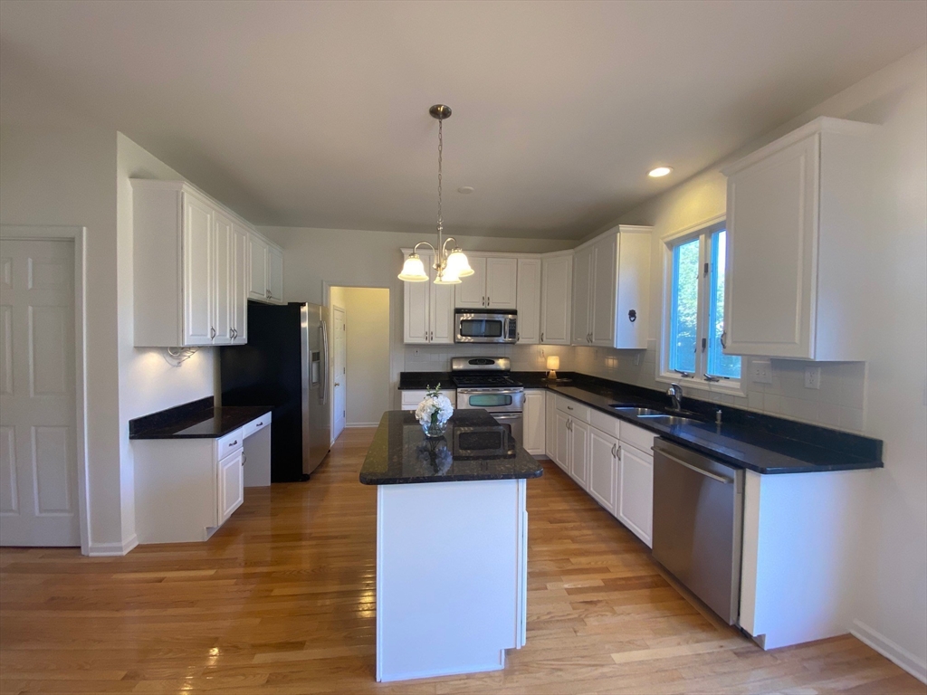 214 Ruggles Street Westborough, MA 01581 - Photo 5 of 29 Gallery Image 5