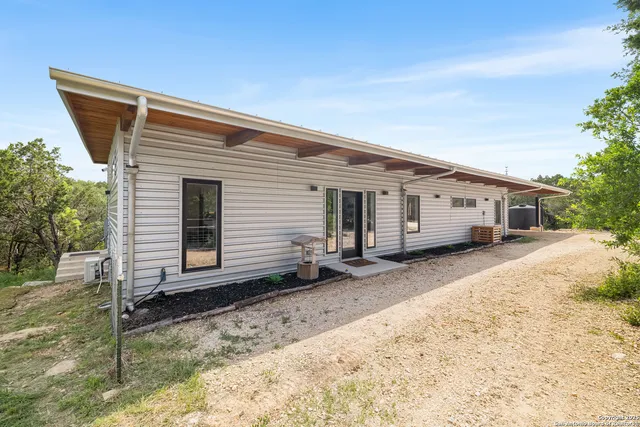 $445,000 | 320 County Road 2722, Mico, TX 78056